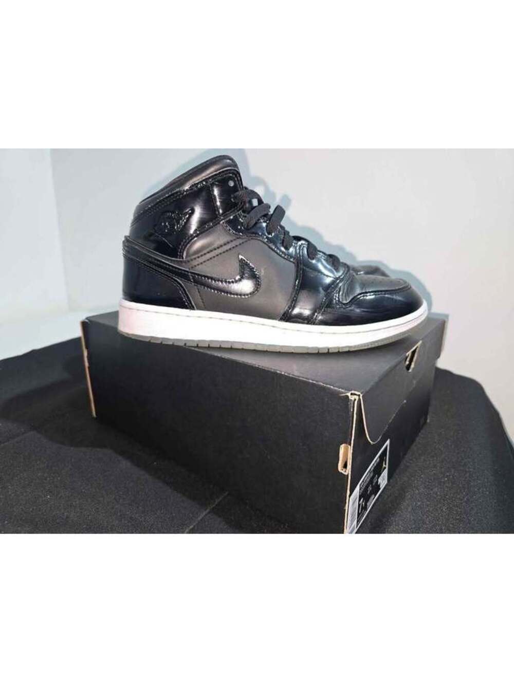 Size 7Y - Jordan 1 Mid SE Space Jam